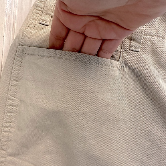 Essentials style 100% cotton khaki shorts - Size 14 - Picture 2 of 7